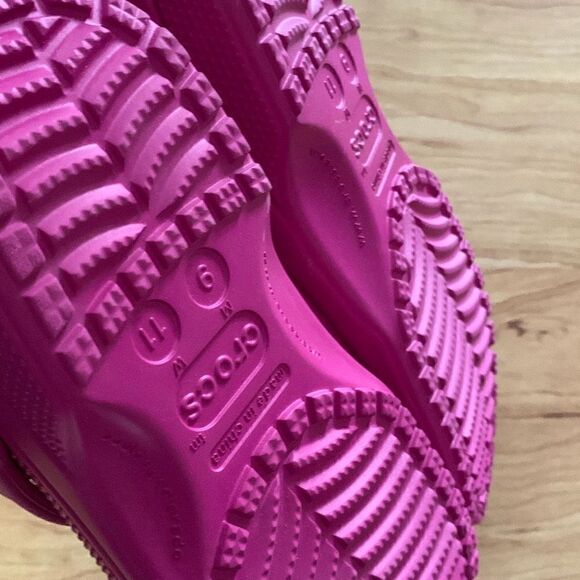 Crocs pink size 11 women’s and 9 men’s - Picture 5 of 5